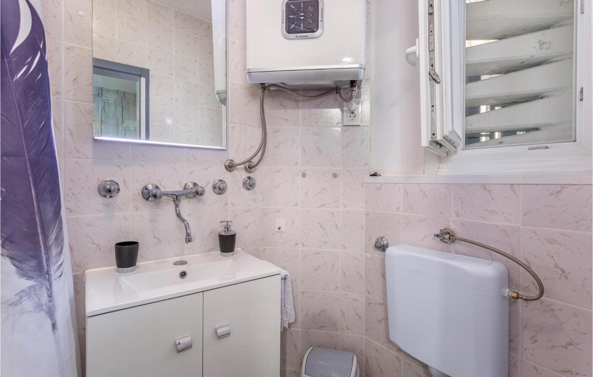 Stunning Apartment In Malinska With Kitchen Dış mekan fotoğraf