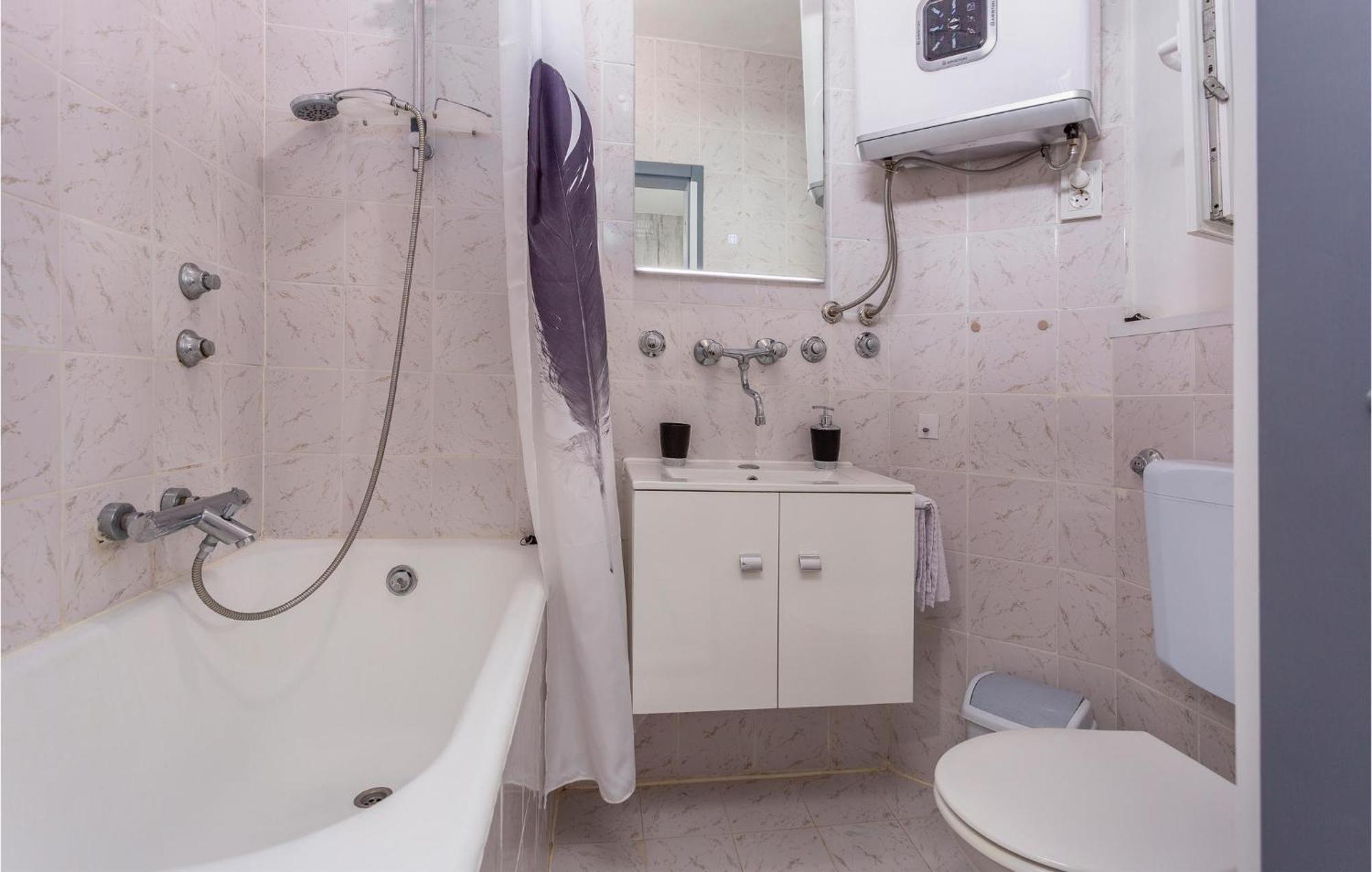 Stunning Apartment In Malinska With Kitchen Dış mekan fotoğraf