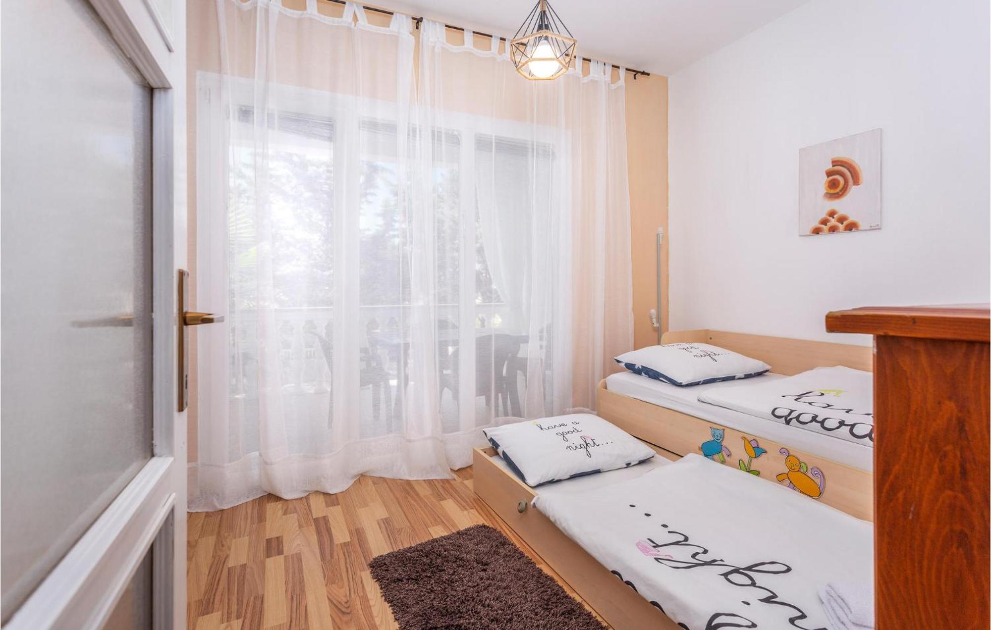 Stunning Apartment In Malinska With Kitchen Dış mekan fotoğraf