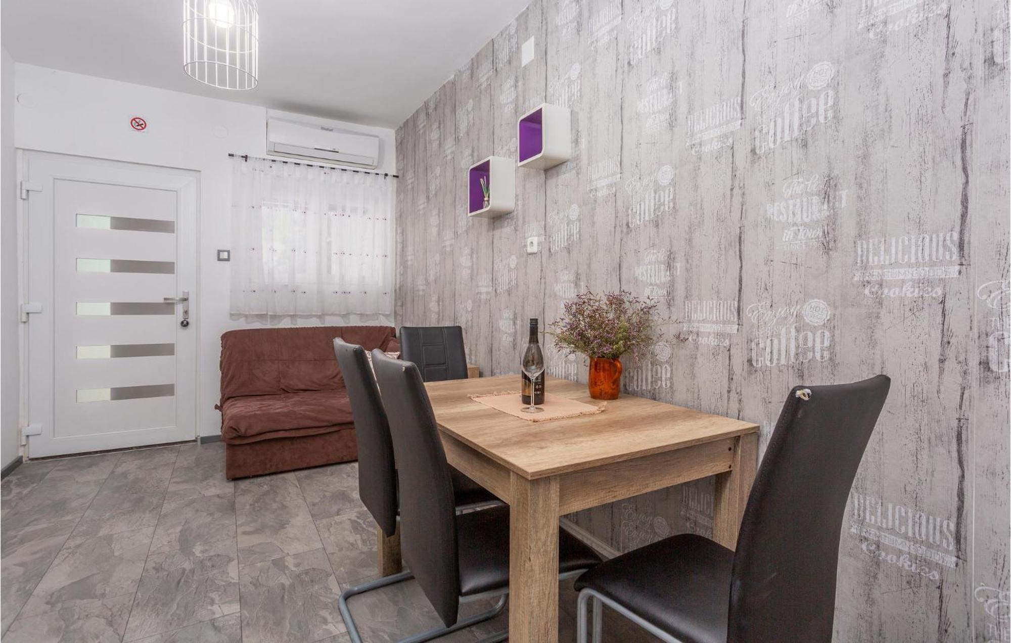 Stunning Apartment In Malinska With Kitchen Dış mekan fotoğraf